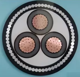 Які вимоги до ізоляційних матеріалів силових кабелів середньої напруги?